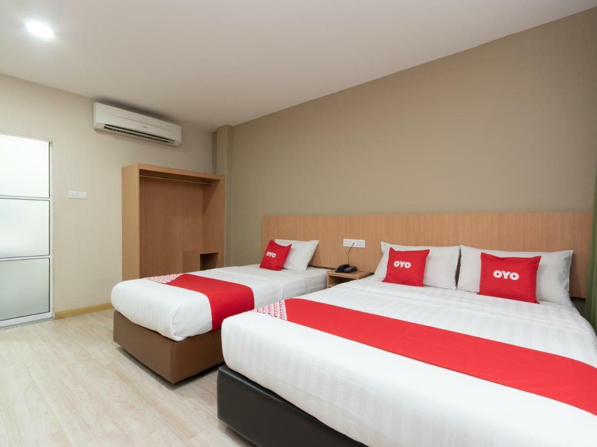 OYO 89344 Labuan Avenue Hotel Buitenkant foto